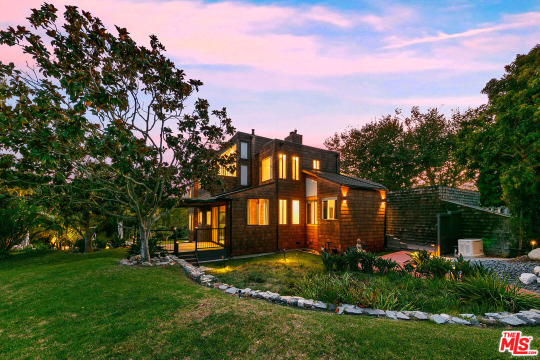 Malibu, California, 90265, United States, 3 Bedrooms Bedrooms, ,3 BathroomsBathrooms,Residential,For Sale,1949478