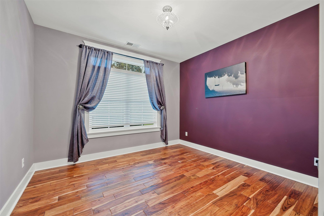 Franklin, Kentucky, 42134, United States, 6 Bedrooms Bedrooms, ,3 BathroomsBathrooms,Residential,For Sale,2002966