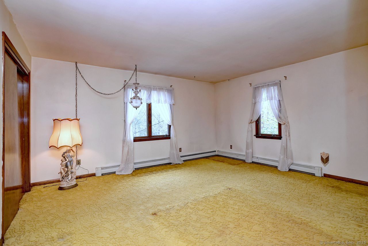 Trumbull, Connecticut, 06611, United States, 3 Bedrooms Bedrooms, ,2 BathroomsBathrooms,Residential,For Sale,1988138