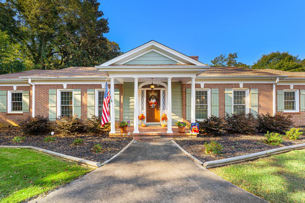 Hartwell, Georgia, 30643, United States, 4 Bedrooms Bedrooms, ,3 BathroomsBathrooms,Residential,For Sale,1989315