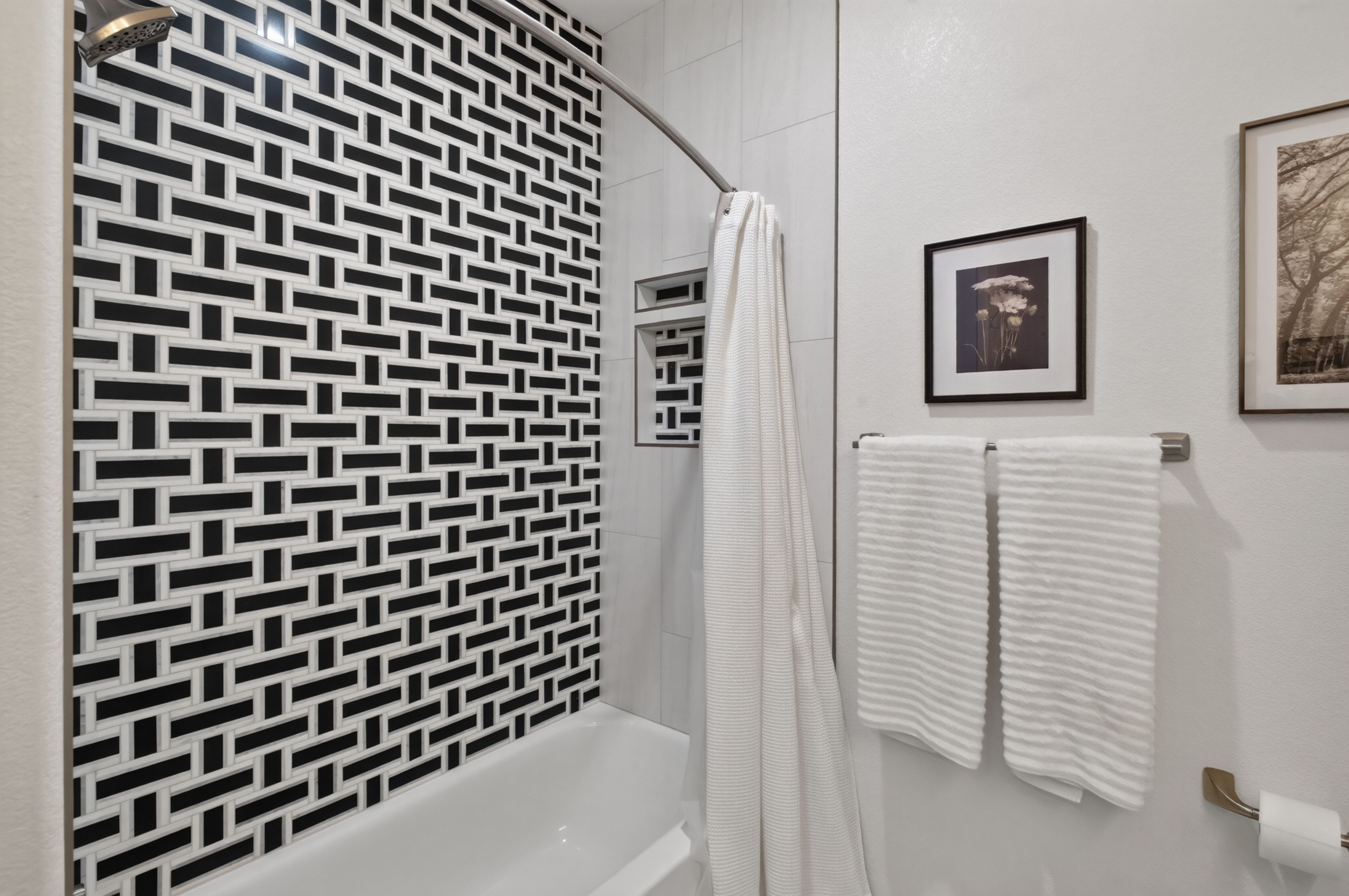  Turn-Key Lone Tree Luxury: Renovated Home with Chef