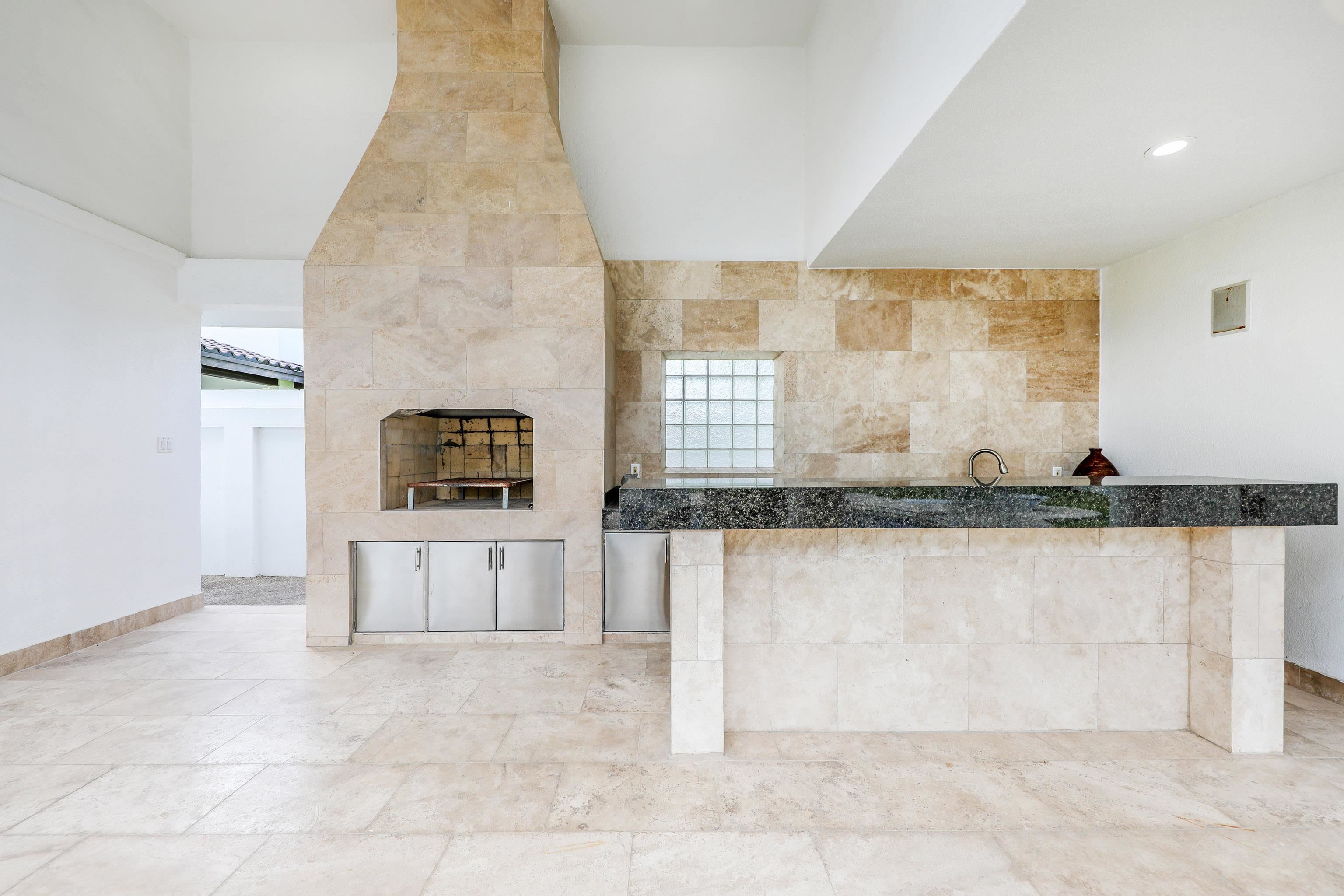 Laredo, Texas, 78041, United States, 4 Bedrooms Bedrooms, ,6 BathroomsBathrooms,Residential,For Sale,1989107