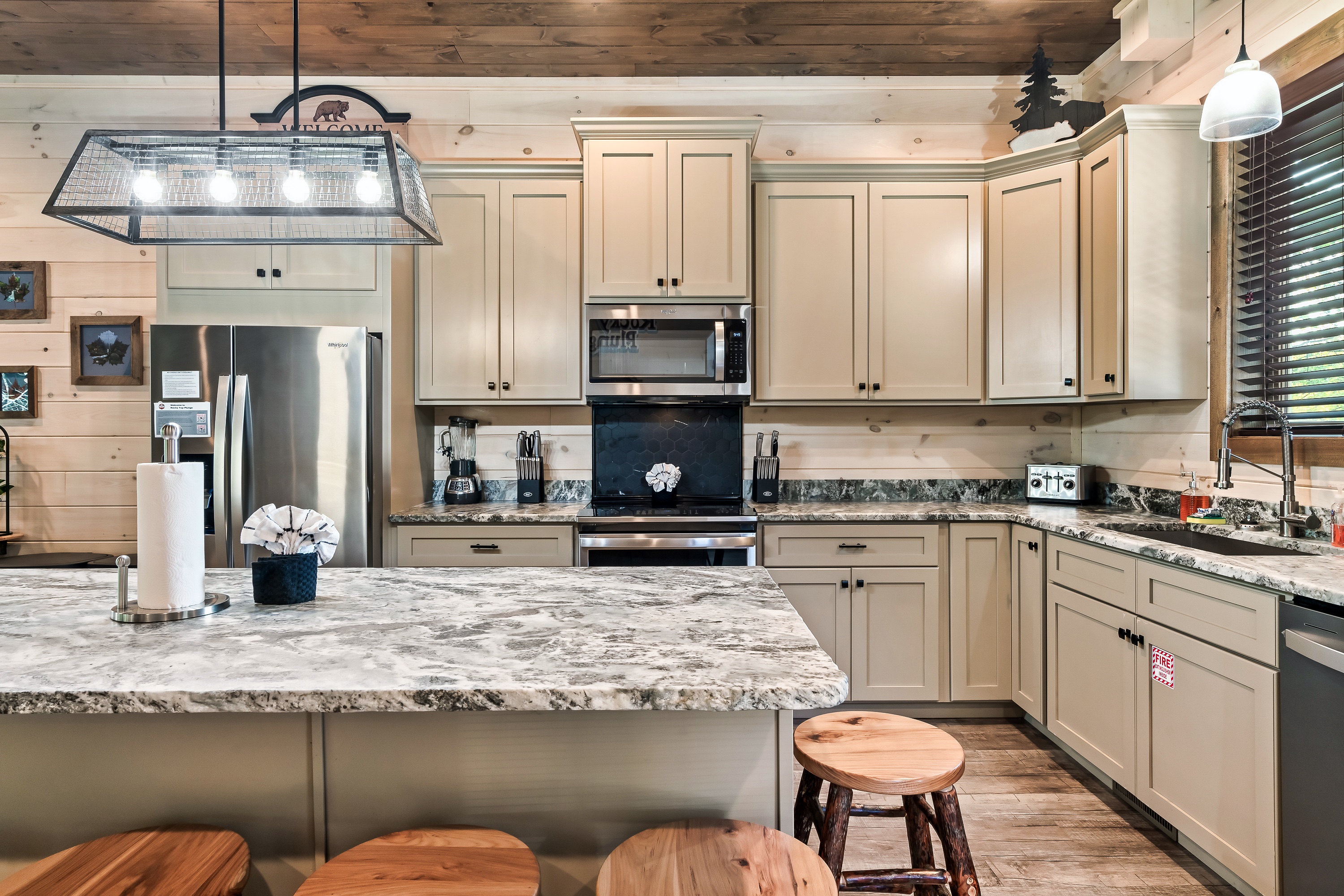 Pigeon Forge, Tennessee, 37862, United States, 4 Bedrooms Bedrooms, ,6 BathroomsBathrooms,Residential,For Sale,1921550