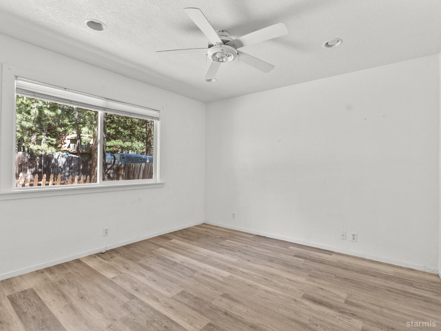 South Lake Tahoe, California, 96150, United States, 3 Bedrooms Bedrooms, ,2 BathroomsBathrooms,Residential,For Sale,1737061