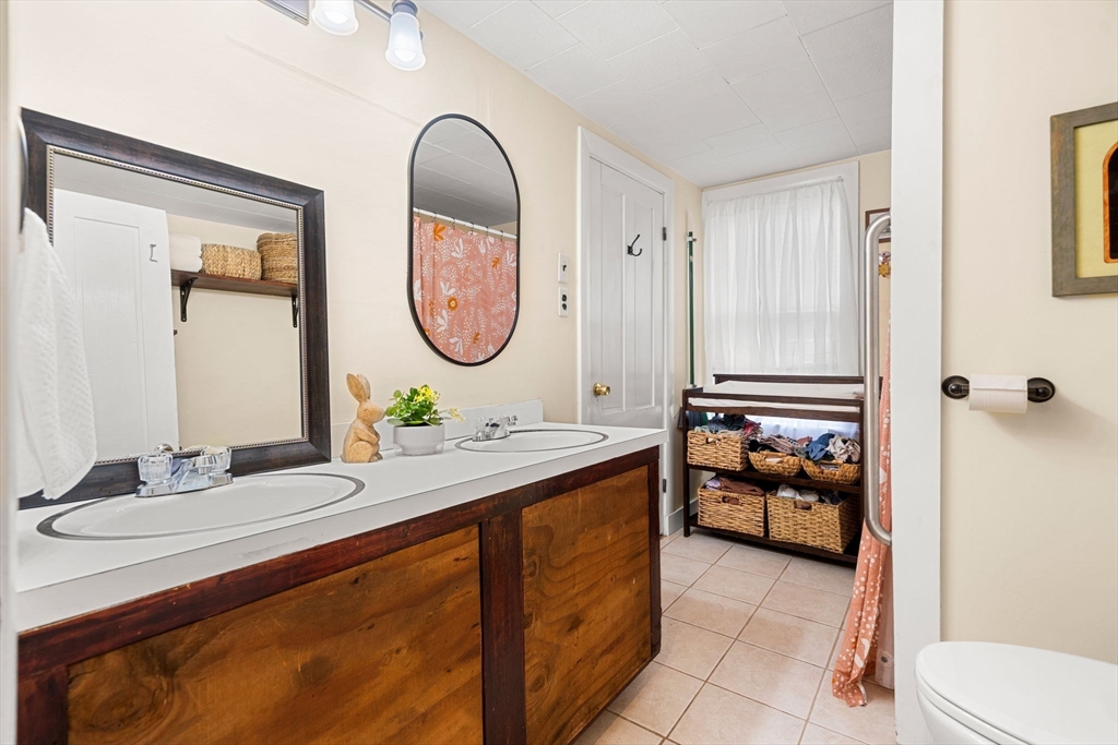 Merrimac, Massachusetts, 01860, United States, 4 Bedrooms Bedrooms, ,2 BathroomsBathrooms,Residential,For Sale,1988348