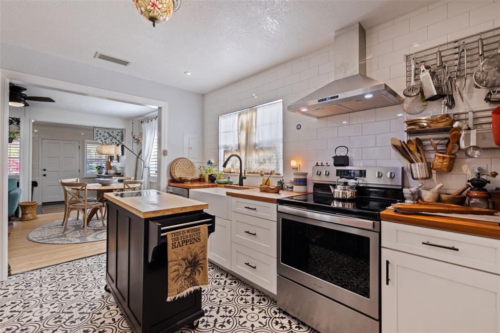 St Petersburg, Florida, 33713, United States, 2 Bedrooms Bedrooms, ,2 BathroomsBathrooms,Residential,For Sale,1768488