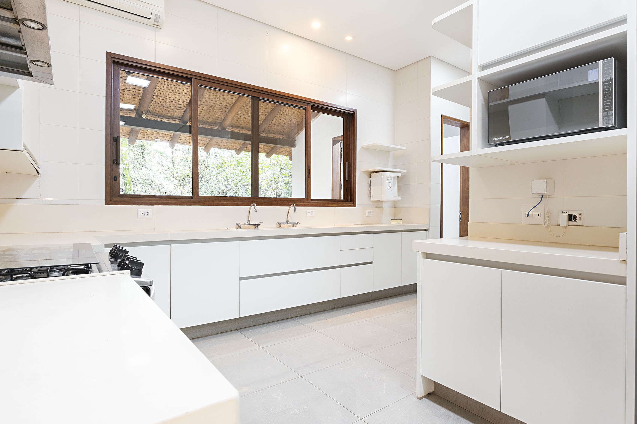  Farmhouse-Style Residence with Permanent Views of the Golf Course - 物件實景