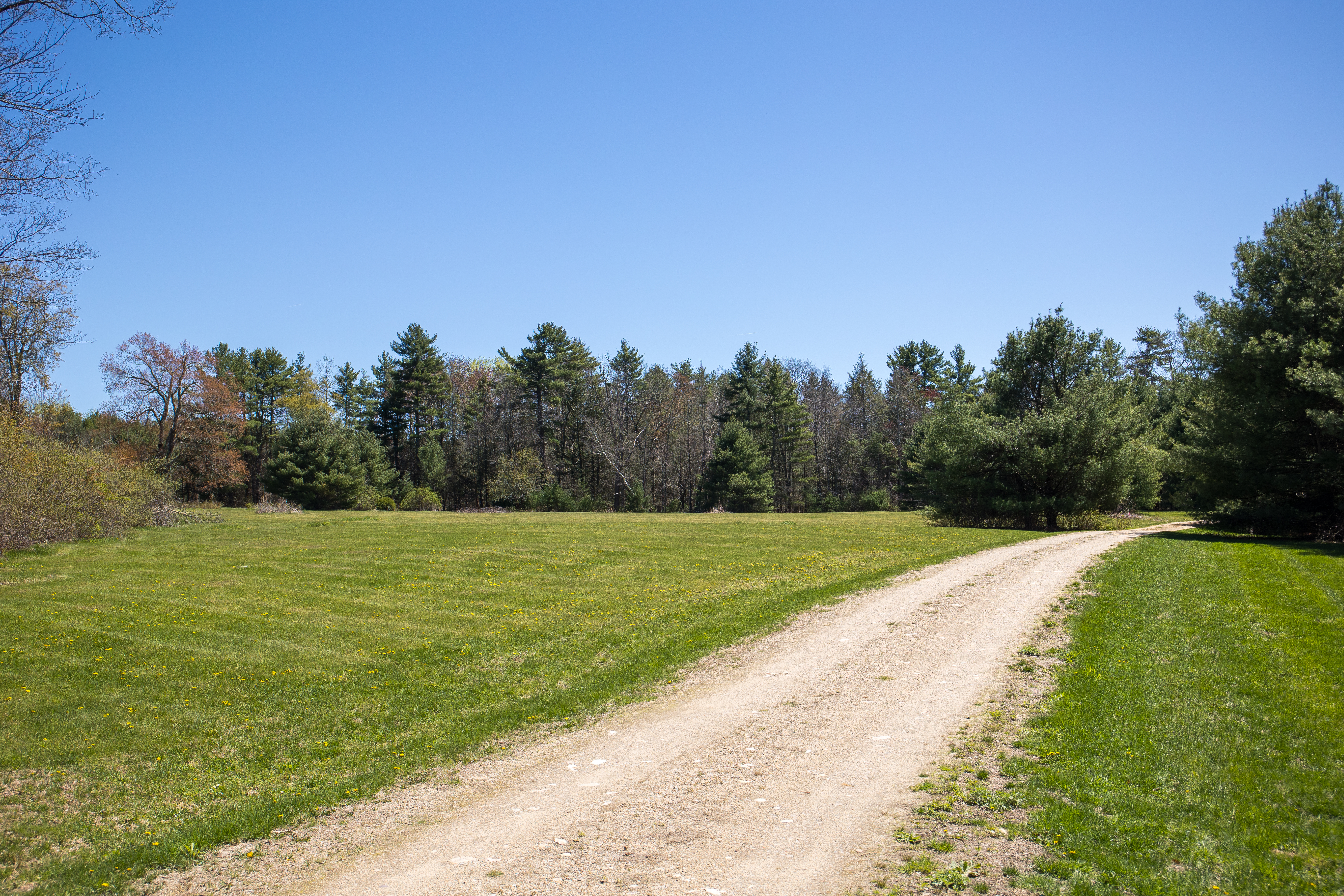  A Tranquil Berkshire Legacy: 22 Scenic Acres and a Landmark 3-Story Barn, Brookm - 物件實景
