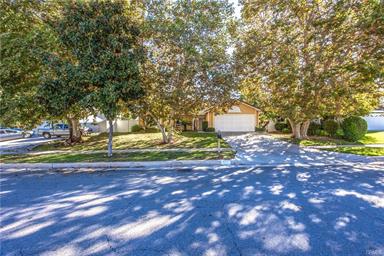 Redlands, California, 92374, United States, 3 Bedrooms Bedrooms, ,2 BathroomsBathrooms,Residential,For Sale,1971739