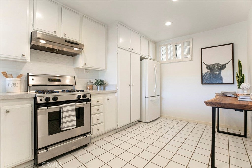 Glendale, California, 91206, United States, 2 Bedrooms Bedrooms, ,3 BathroomsBathrooms,Residential,For Sale,1941682