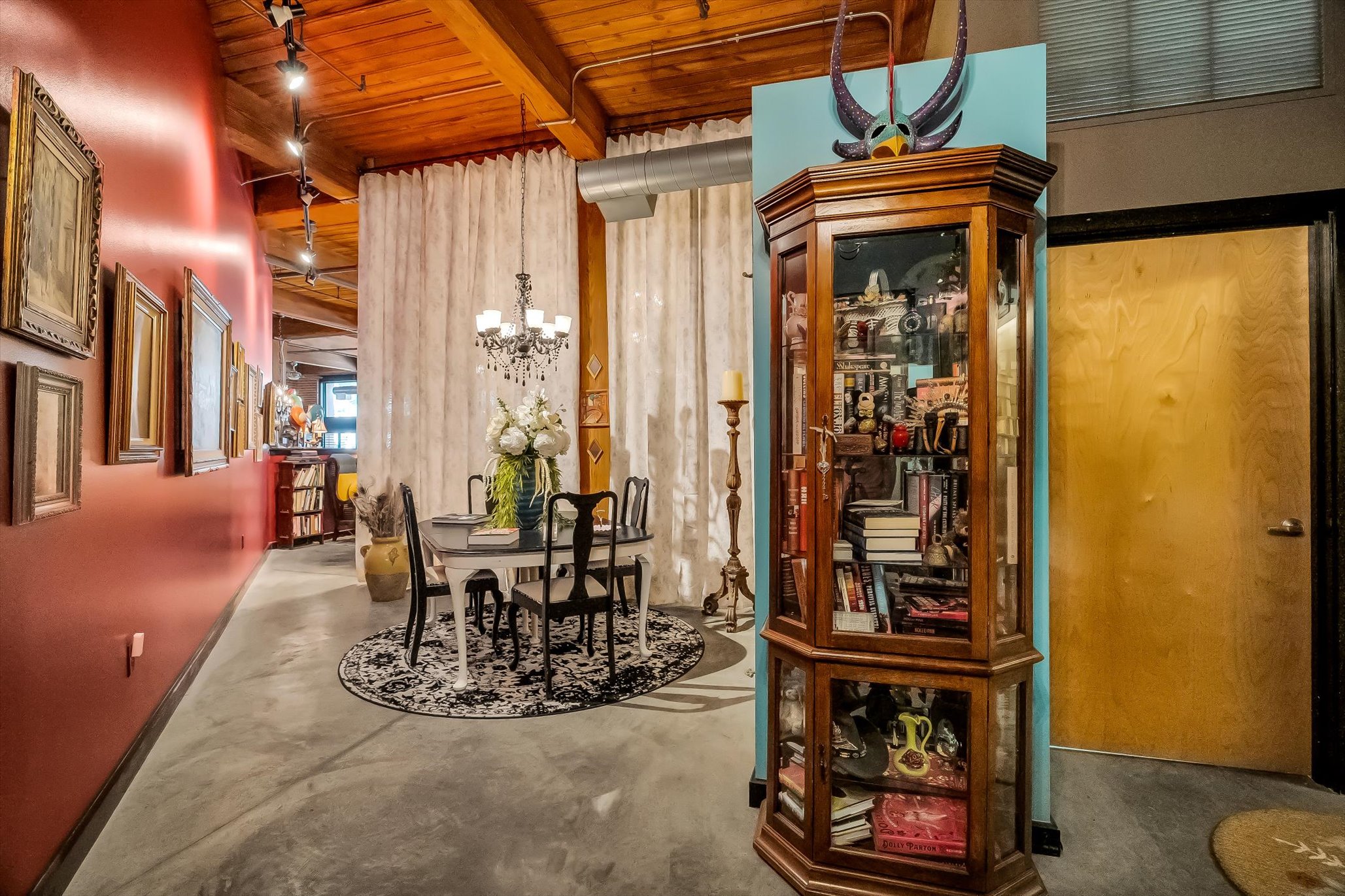  Experience Urban Elegance at Elder Shirt Lofts: A Luxurious Downtown Retreat - 物件實景