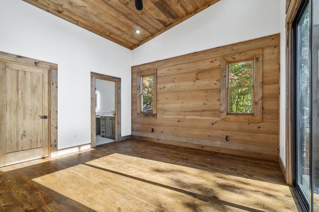 Mineral Bluff, Georgia, 30559, United States, 3 Bedrooms Bedrooms, ,3 BathroomsBathrooms,Residential,For Sale,1984301