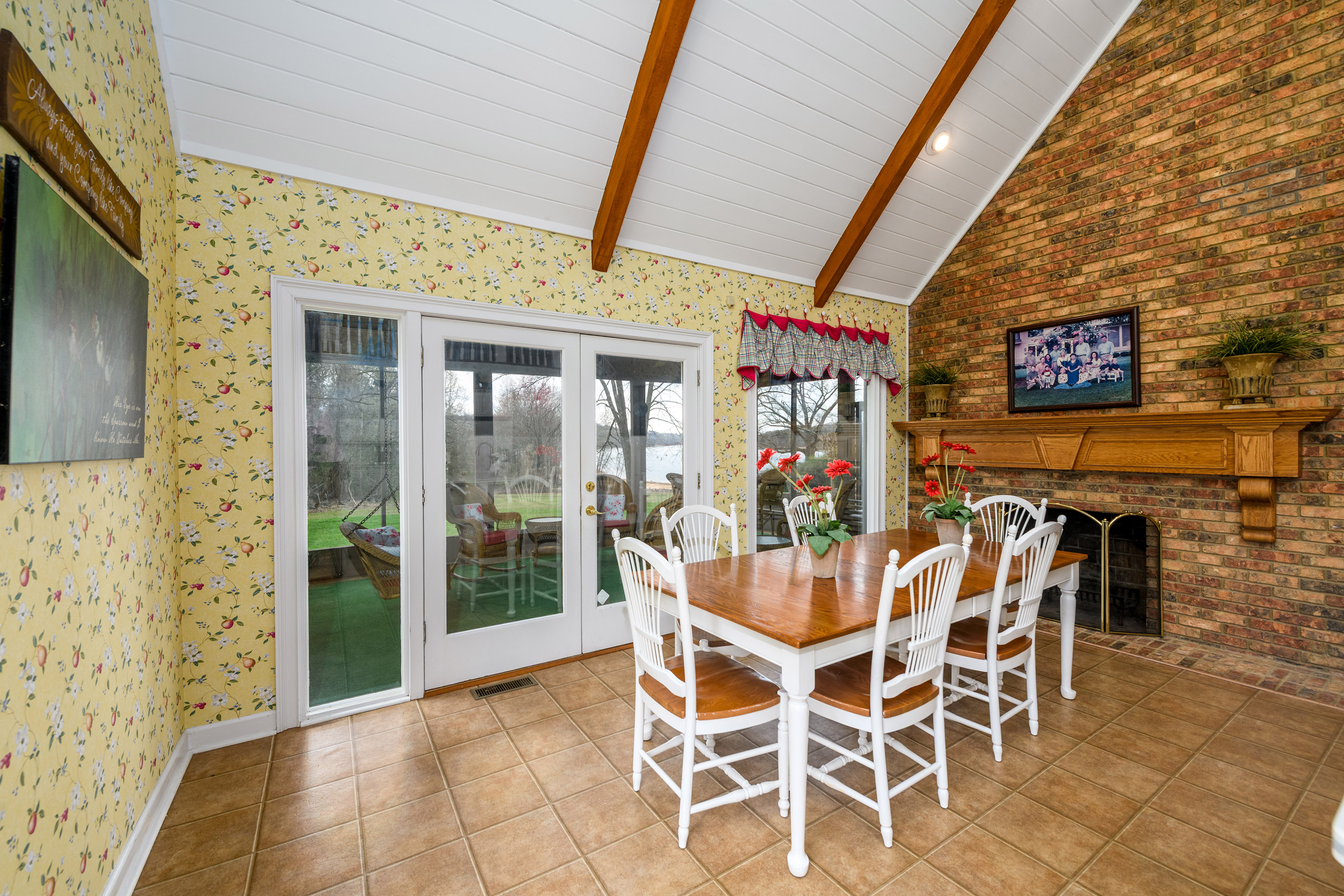  Lakefront Estate with Private Dock, Guest Home and Pool - 物件實景