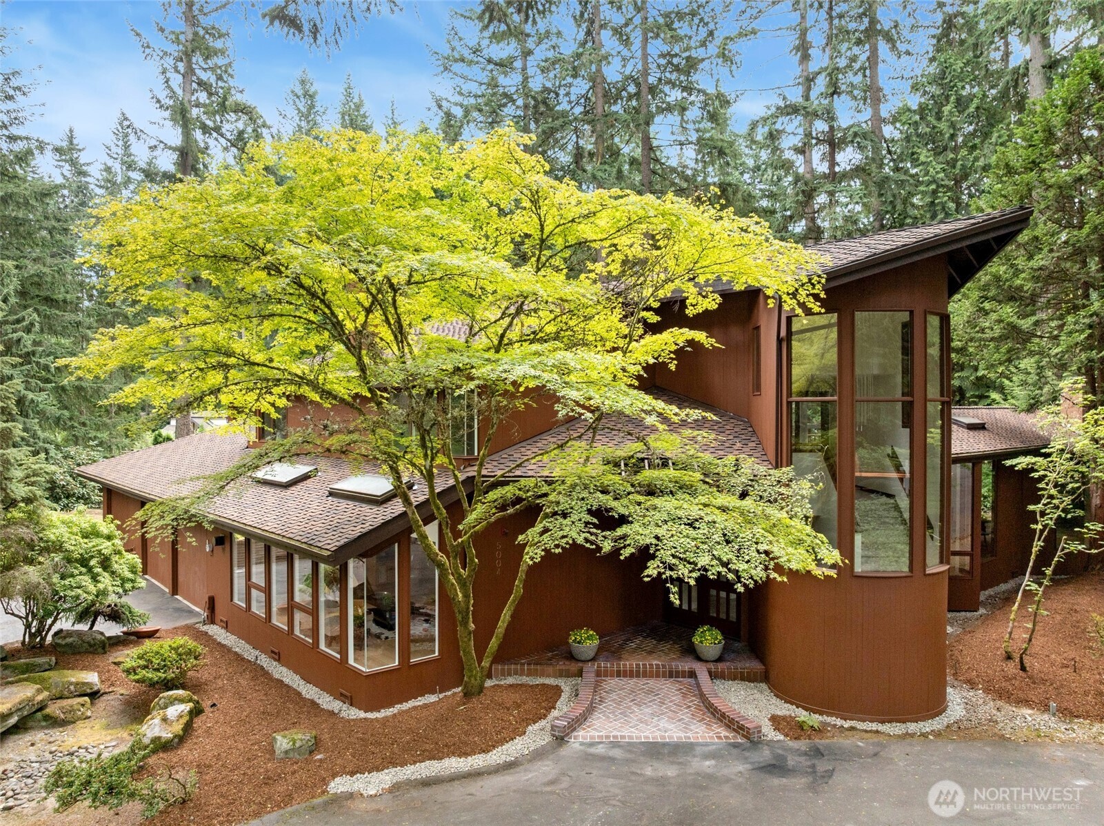 Bellevue, Washington, 98005, United States, 4 Bedrooms Bedrooms, ,4 BathroomsBathrooms,Residential,For Sale,1898840