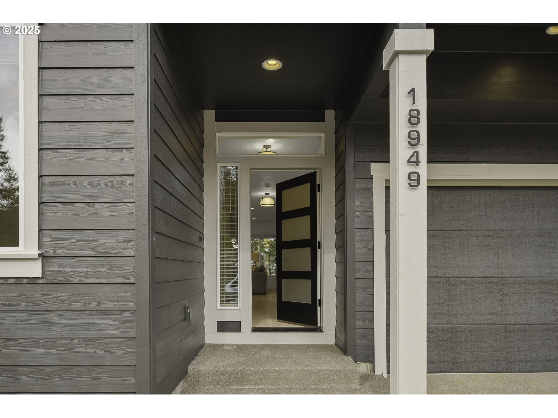 Beaverton, Oregon, 97003, United States, 5 Bedrooms Bedrooms, ,4 BathroomsBathrooms,Residential,For Sale,1735773