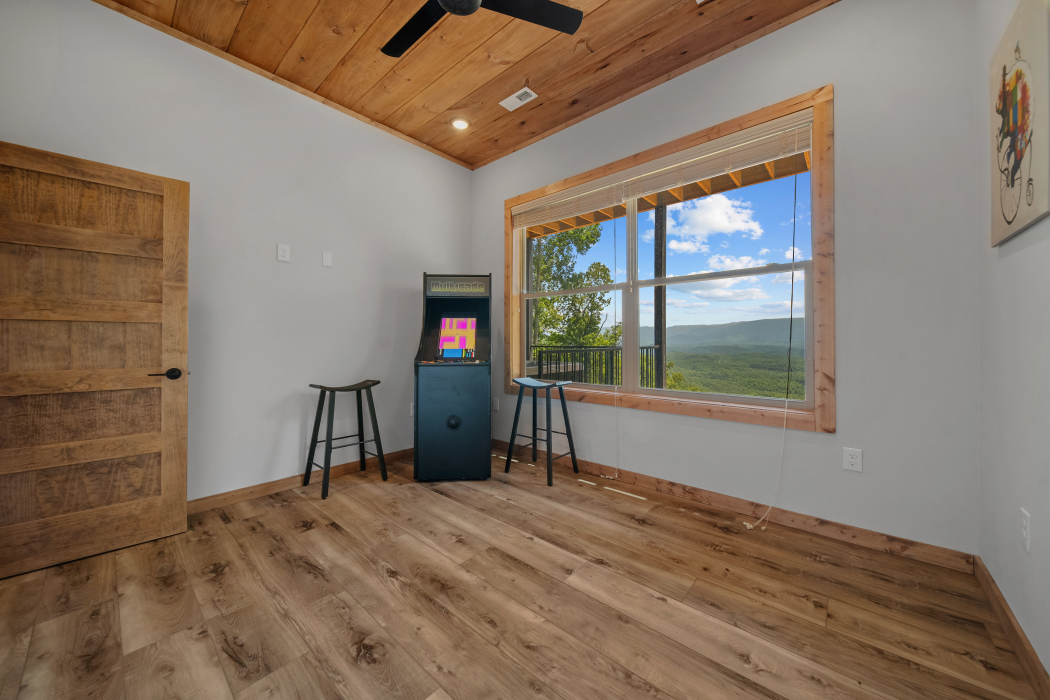 Sevierville, Tennessee, 37862, United States, 5 Bedrooms Bedrooms, ,6 BathroomsBathrooms,Residential,For Sale,1914652
