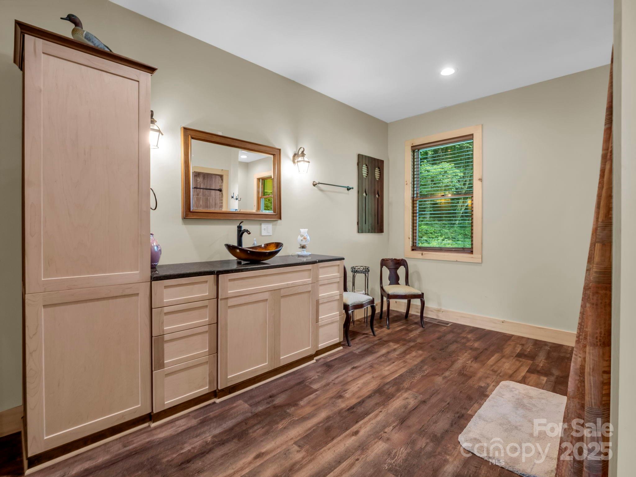 Saluda, North Carolina, 28773, United States, 3 Bedrooms Bedrooms, ,2 BathroomsBathrooms,Residential,For Sale,1923070