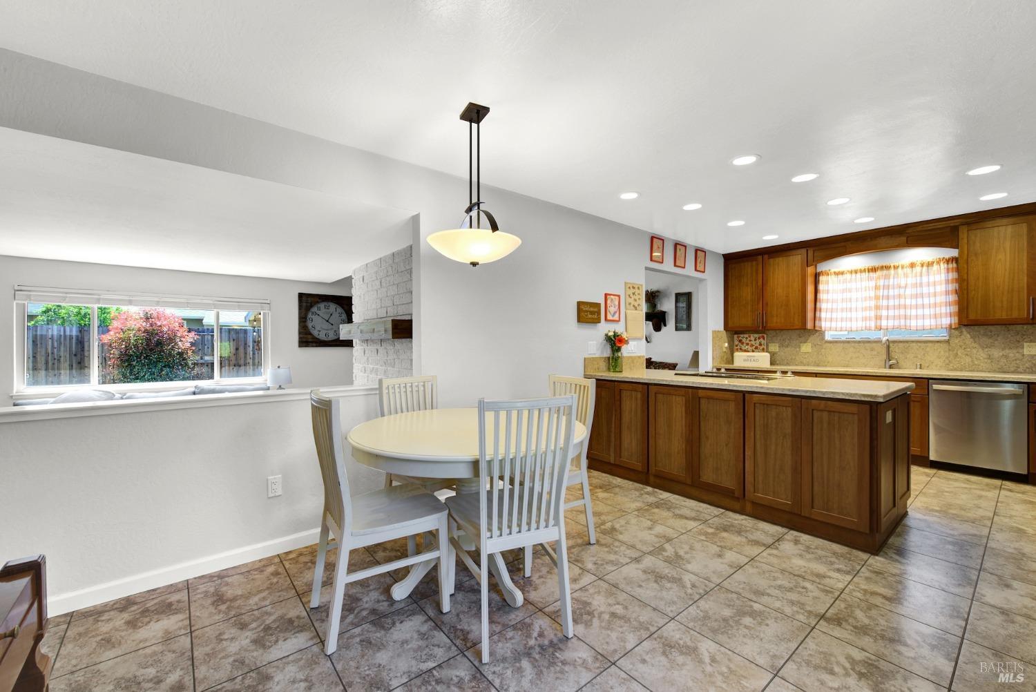 Dixon, California, 95620, United States, 3 Bedrooms Bedrooms, ,2 BathroomsBathrooms,Residential,For Sale,1943662