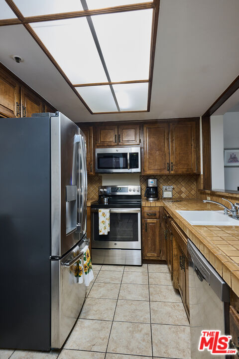 Los Angeles, California, 90012, United States, 2 Bedrooms Bedrooms, ,2 BathroomsBathrooms,Residential,For Sale,1839118