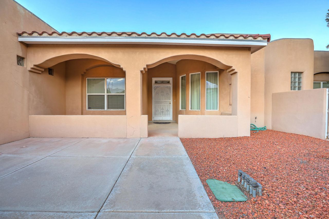 Albuquerque, New Mexico, 87105, United States, 3 Bedrooms Bedrooms, ,4 BathroomsBathrooms,Residential,For Sale,1947085