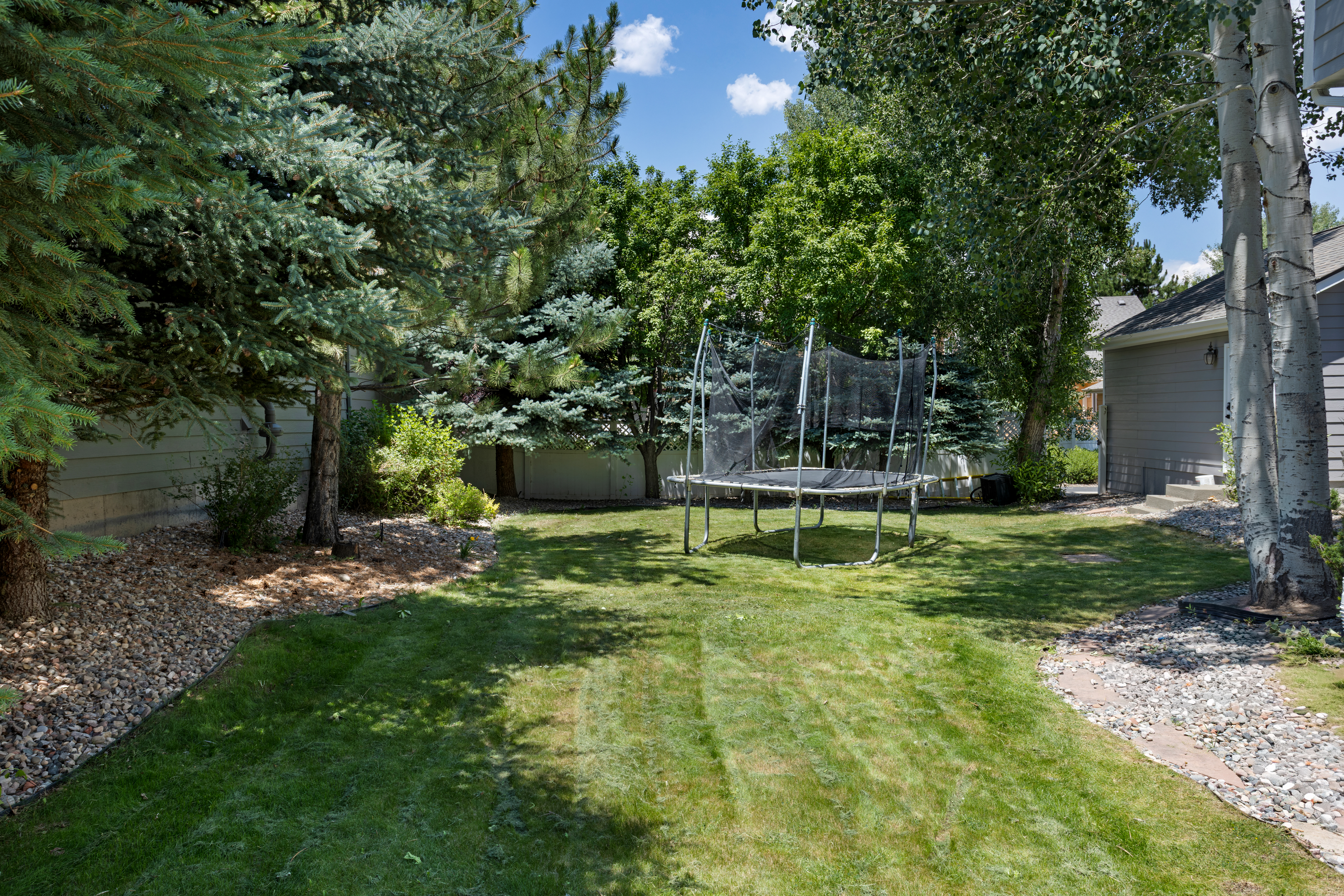  4 Bedroom Located by Dog Park and Trails - 物件實景