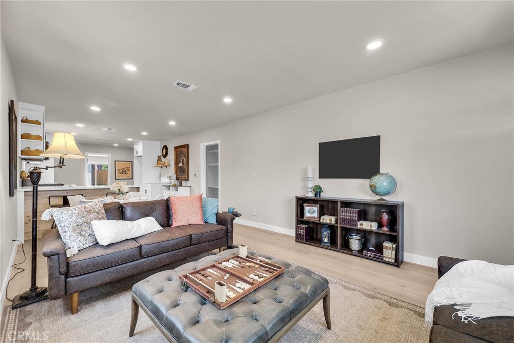 Ontario, California, 91764, United States, 3 Bedrooms Bedrooms, ,1 BathroomBathrooms,Residential,For Sale,2049071