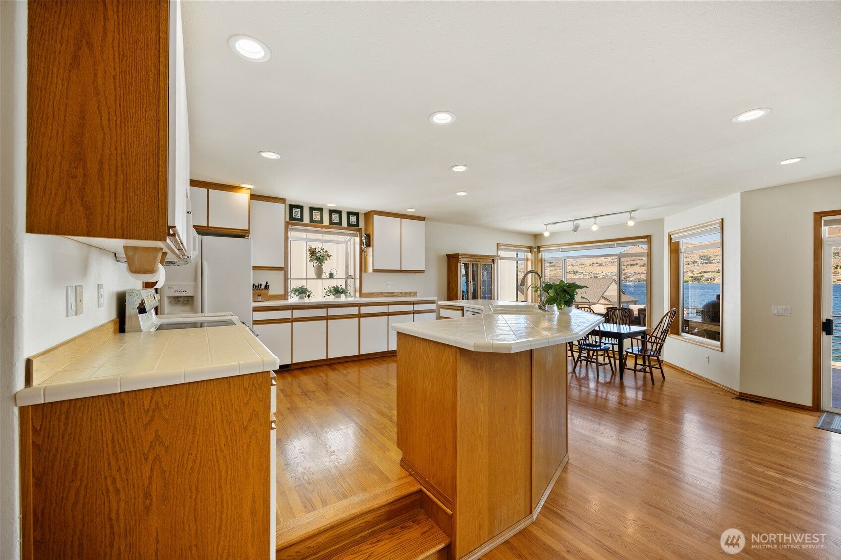 Chelan, Washington, 98816, United States, 5 Bedrooms Bedrooms, ,3 BathroomsBathrooms,Residential,For Sale,1896644