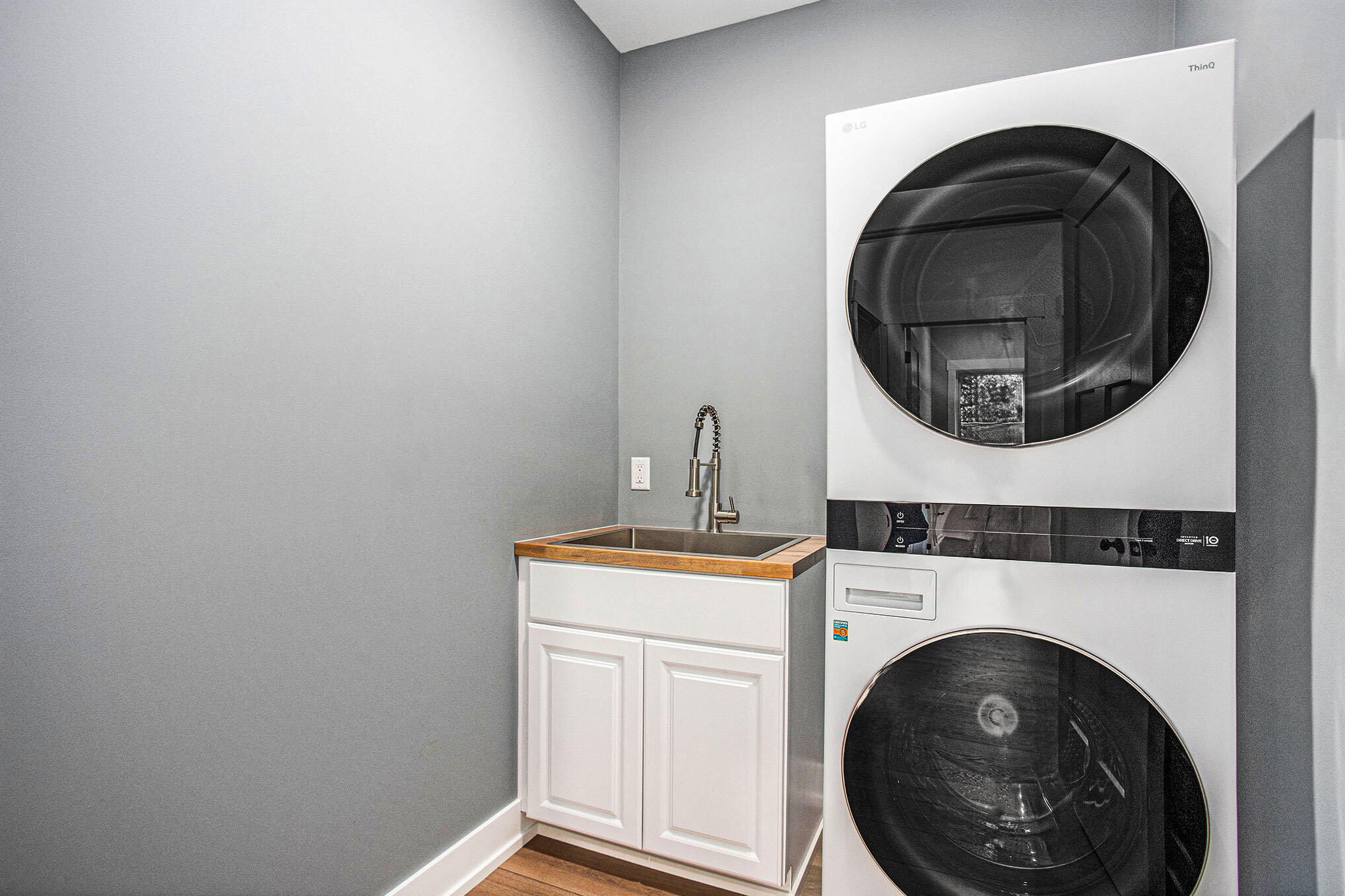 Kalamazoo, Michigan, 49009, United States, 3 Bedrooms Bedrooms, ,2 BathroomsBathrooms,Residential,For Sale,1984437