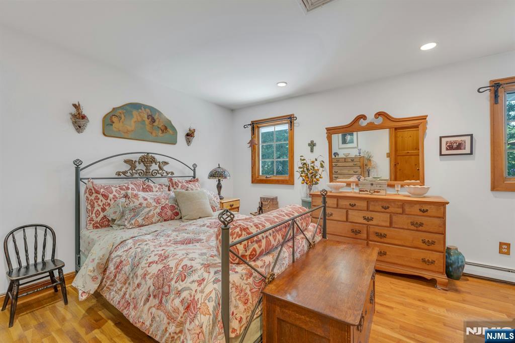 Montvale, New Jersey, 07645, United States, 6 Bedrooms Bedrooms, ,4 BathroomsBathrooms,Residential,For Sale,1950973