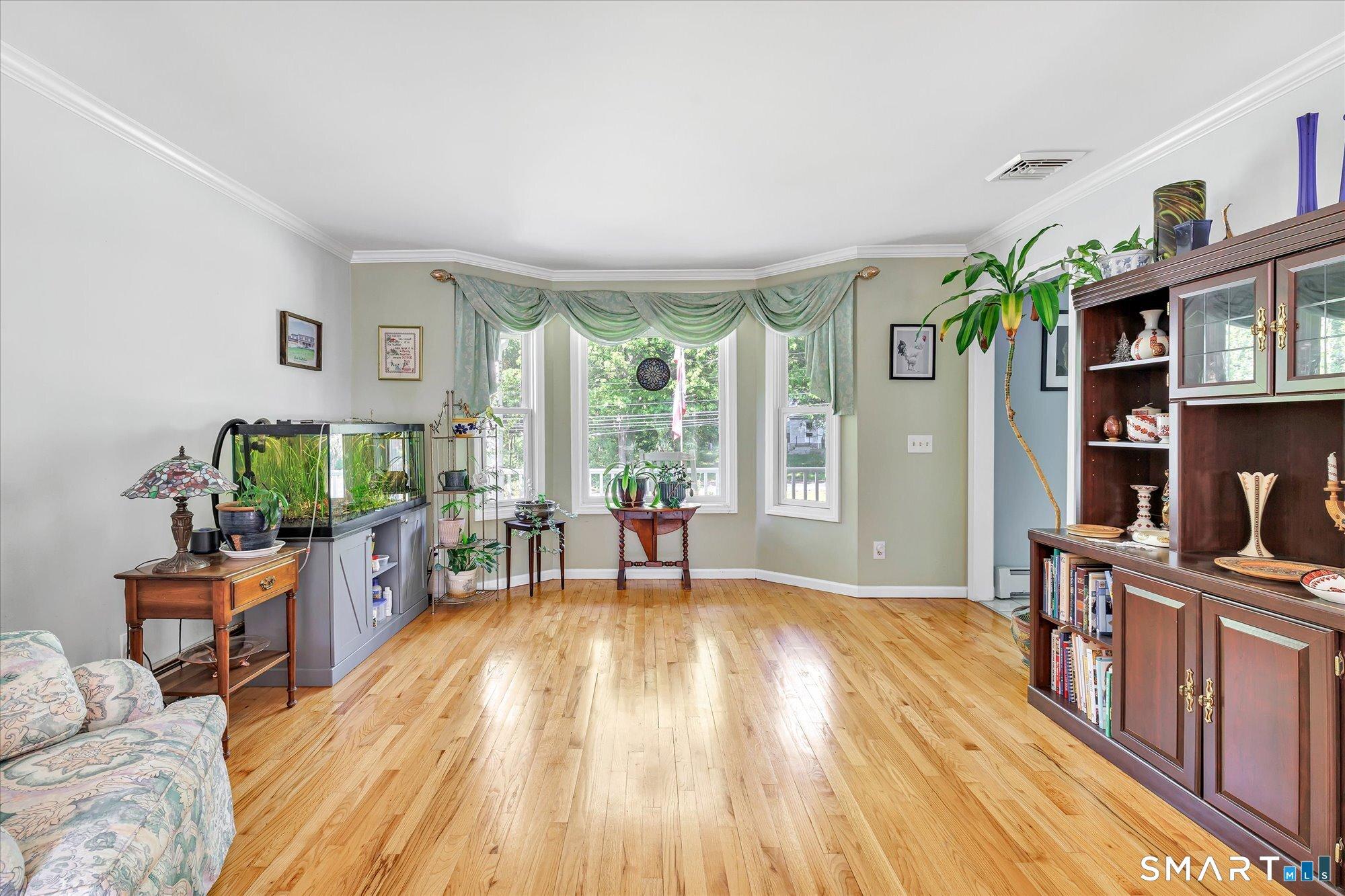 Shelton, Connecticut, 06484, United States, 4 Bedrooms Bedrooms, ,4 BathroomsBathrooms,Residential,For Sale,2049077