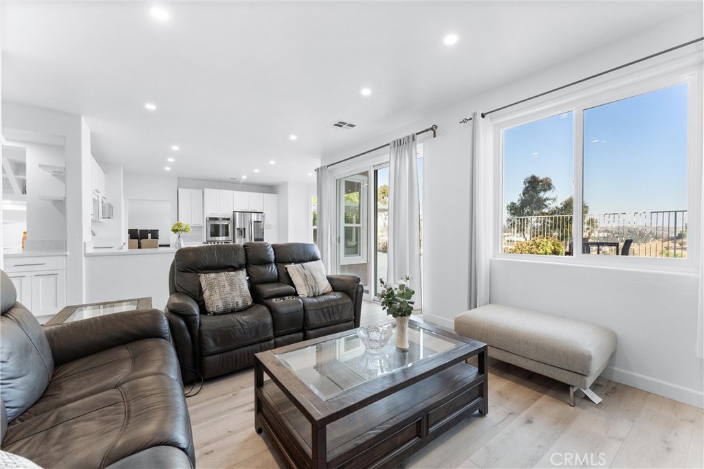 Laguna Hills, California, 92653, United States, 4 Bedrooms Bedrooms, ,3 BathroomsBathrooms,Residential,For Sale,1987832