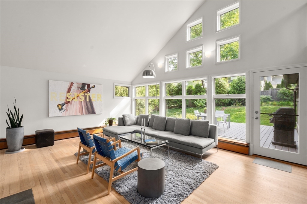 Brookline, Massachusetts, 02467, United States, 3 Bedrooms Bedrooms, ,3 BathroomsBathrooms,Residential,For Sale,1941652