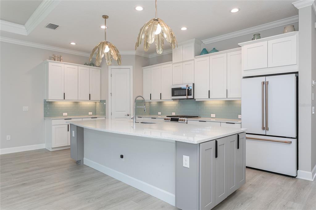 Nokomis, Florida, 34275, United States, 2 Bedrooms Bedrooms, ,2 BathroomsBathrooms,Residential,For Sale,1917205