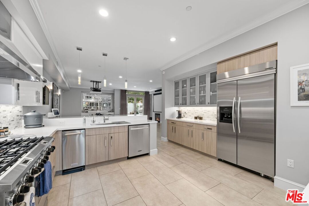 Los Angeles, California, 90094, United States, 3 Bedrooms Bedrooms, ,4 BathroomsBathrooms,Residential,For Sale,1947041