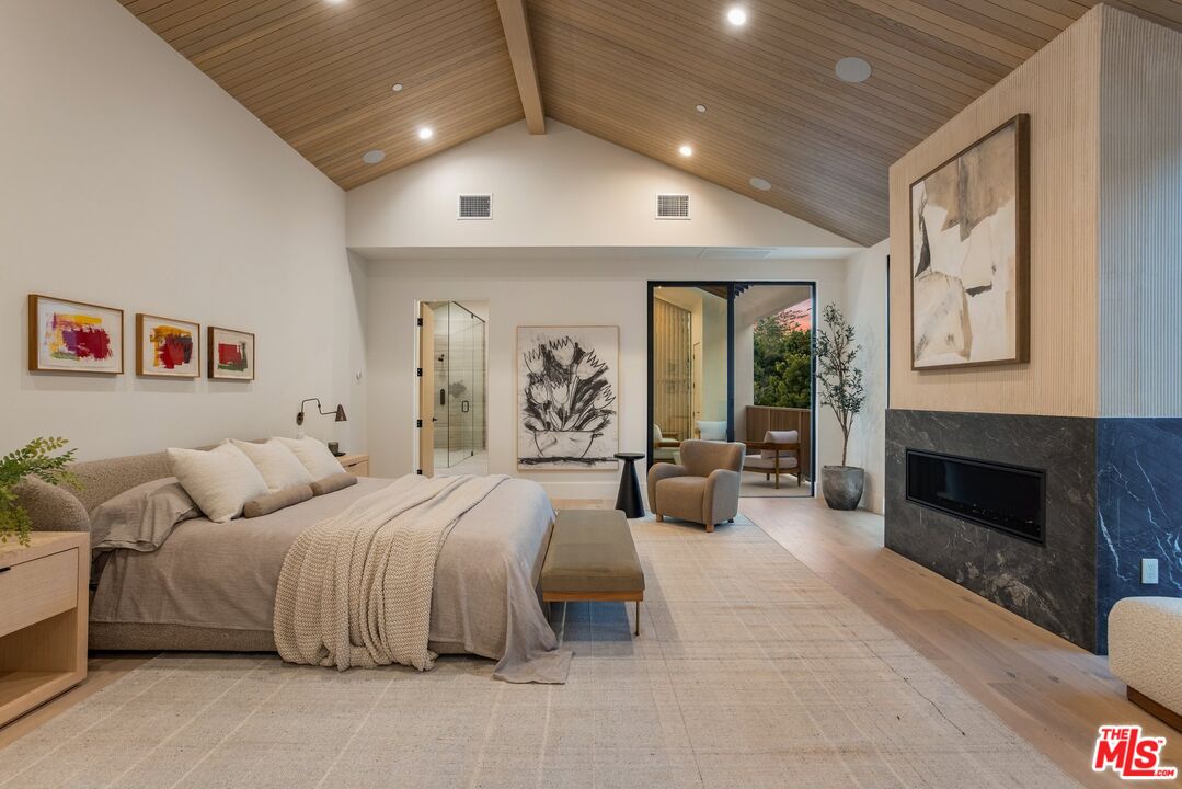 Los Angeles, California, 90049, United States, 5 Bedrooms Bedrooms, ,3 BathroomsBathrooms,Residential,For Sale,1839044