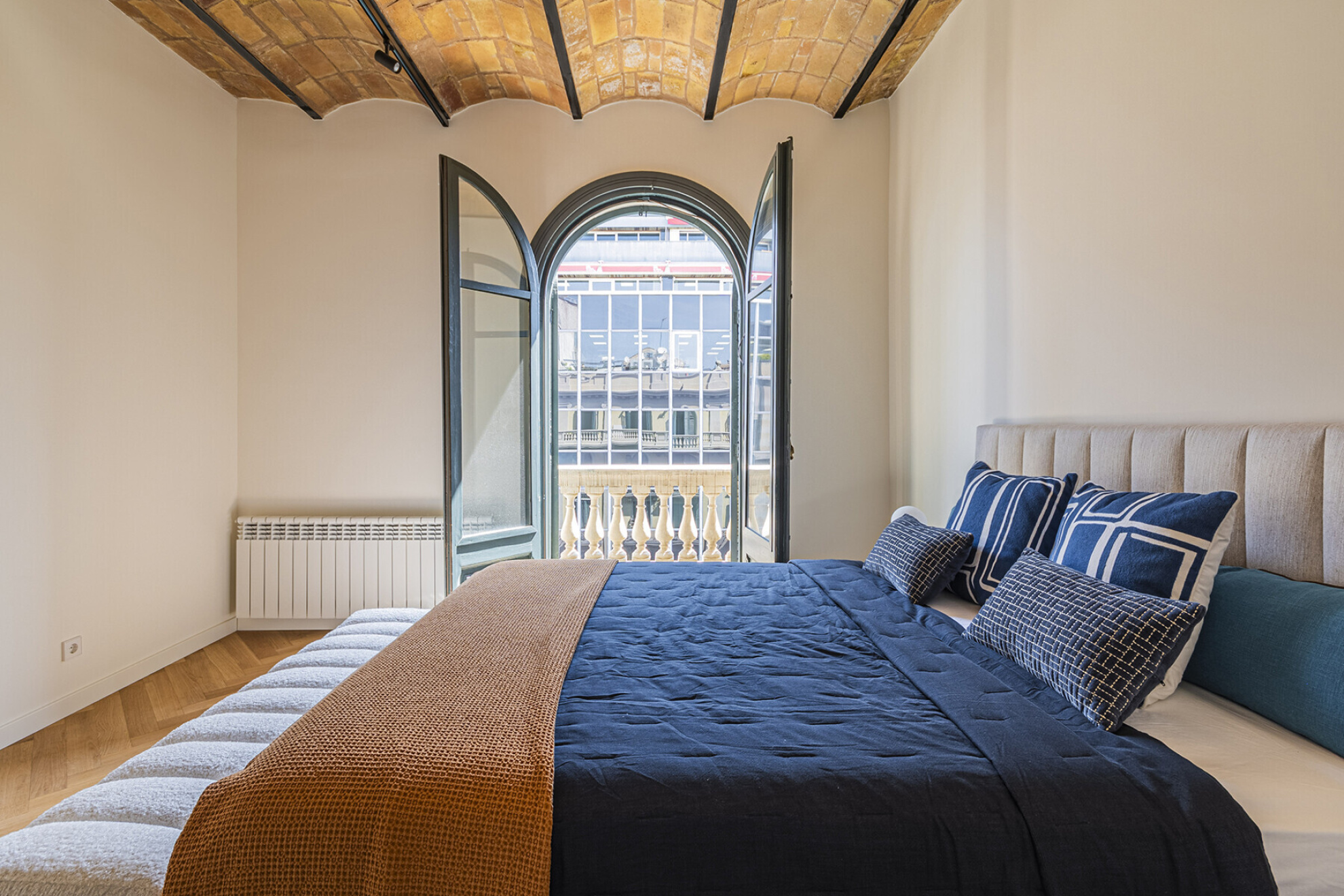  Elegant refurbished apartment of 221 m² in the Quadrat d