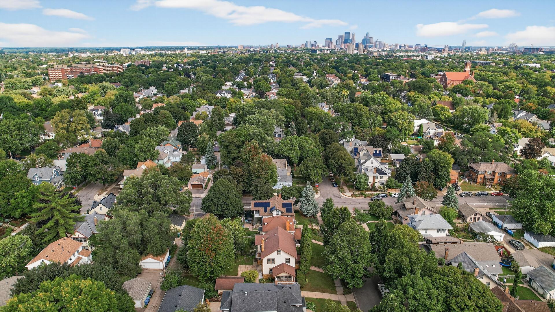Minneapolis, Minnesota, 55409, United States, 4 Bedrooms Bedrooms, ,2 BathroomsBathrooms,Residential,For Sale,1959078