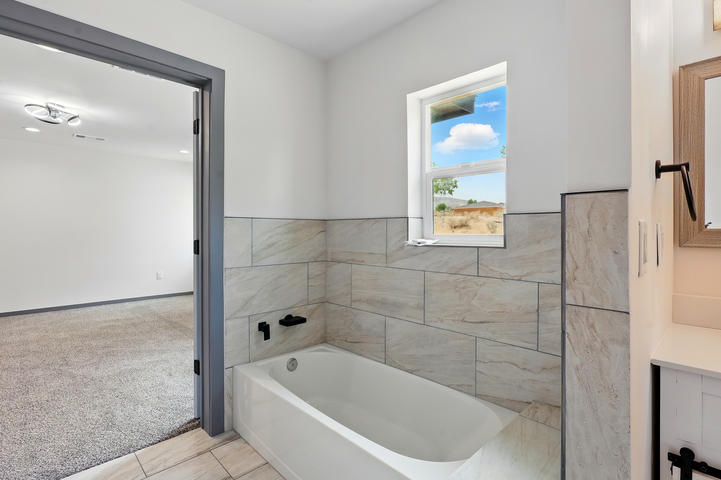 Los Lunas, New Mexico, 87031, United States, 4 Bedrooms Bedrooms, ,2 BathroomsBathrooms,Residential,For Sale,1943131