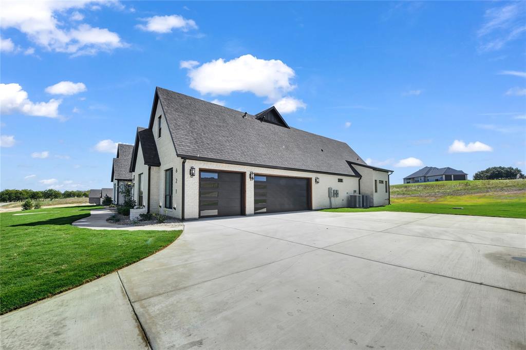 Weatherford, Texas, 76087, United States, 5 Bedrooms Bedrooms, ,6 BathroomsBathrooms,Residential,For Sale,1981061