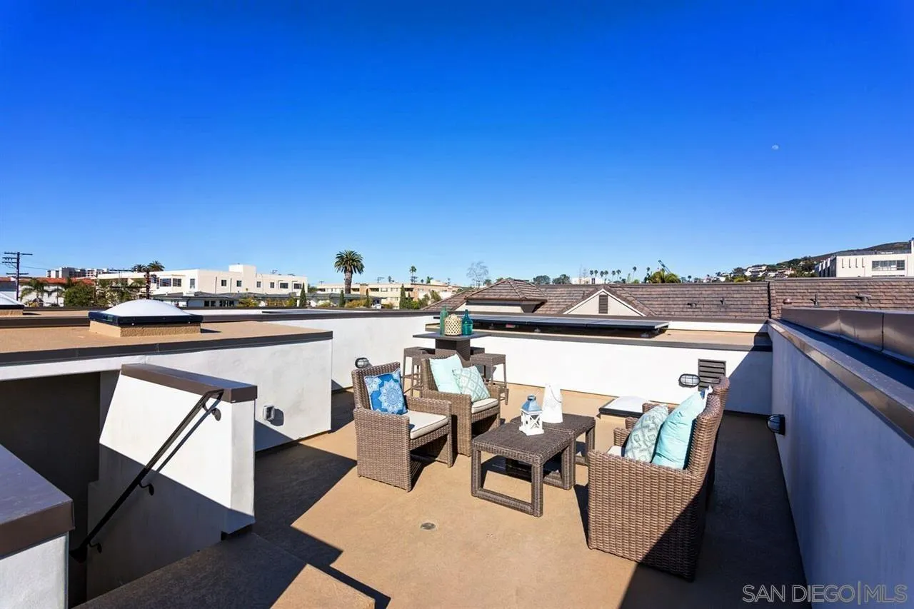 La Jolla, California, 92037, United States, 3 Bedrooms Bedrooms, ,3 BathroomsBathrooms,Residential,For Sale,1856233
