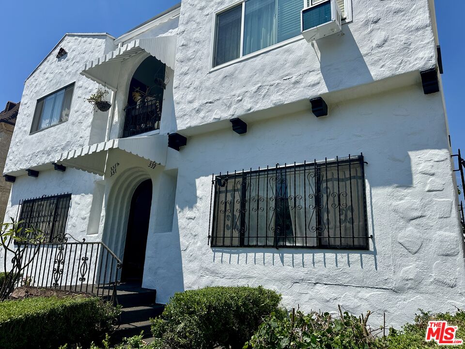 Los Angeles, California, 90036, United States, 8 Bedrooms Bedrooms, ,Residential,For Sale,1796348