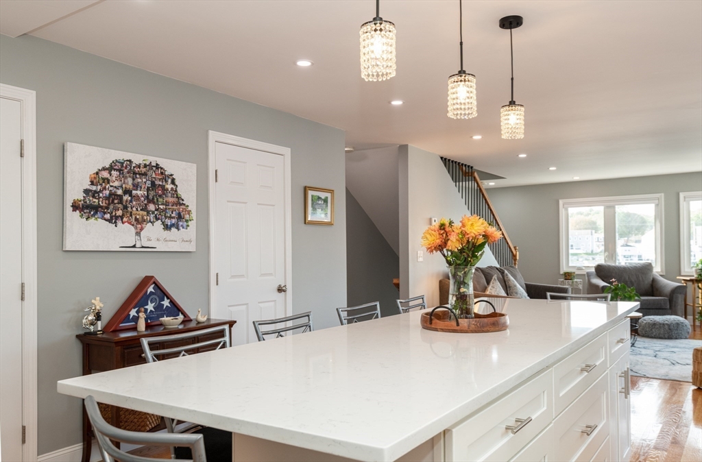 Lynn, Massachusetts, 01904, United States, 2 Bedrooms Bedrooms, ,4 BathroomsBathrooms,Residential,For Sale,1978027