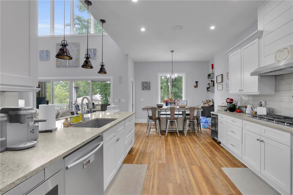 Gainesville, Georgia, 30501, United States, 7 Bedrooms Bedrooms, ,6 BathroomsBathrooms,Residential,For Sale,1928825