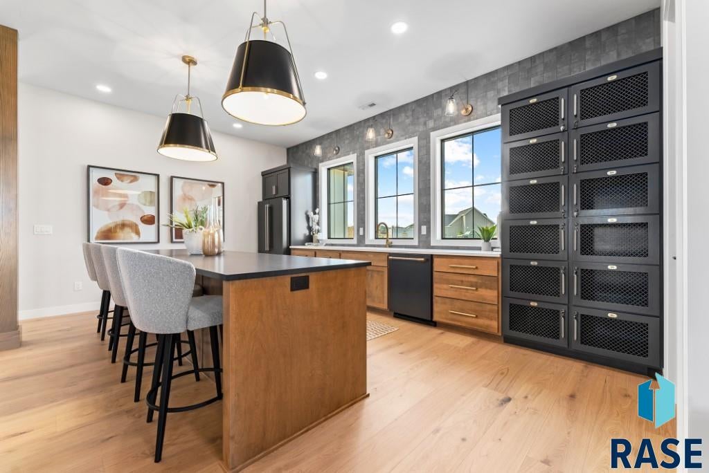 Sioux Falls, South Dakota, 57110, United States, 4 Bedrooms Bedrooms, ,3 BathroomsBathrooms,Residential,For Sale,2005284