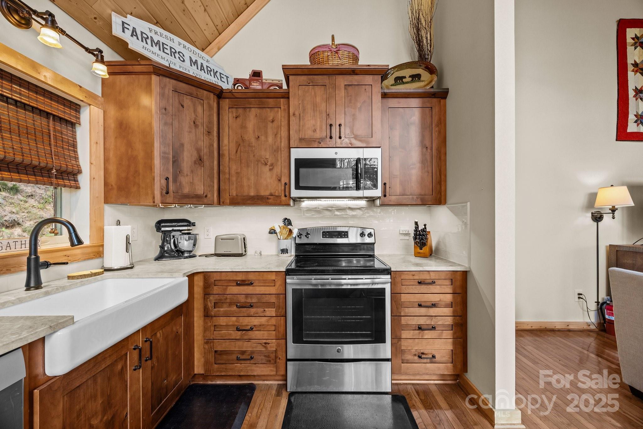 Waynesville, North Carolina, 28785, United States, 3 Bedrooms Bedrooms, ,2 BathroomsBathrooms,Residential,For Sale,1793601