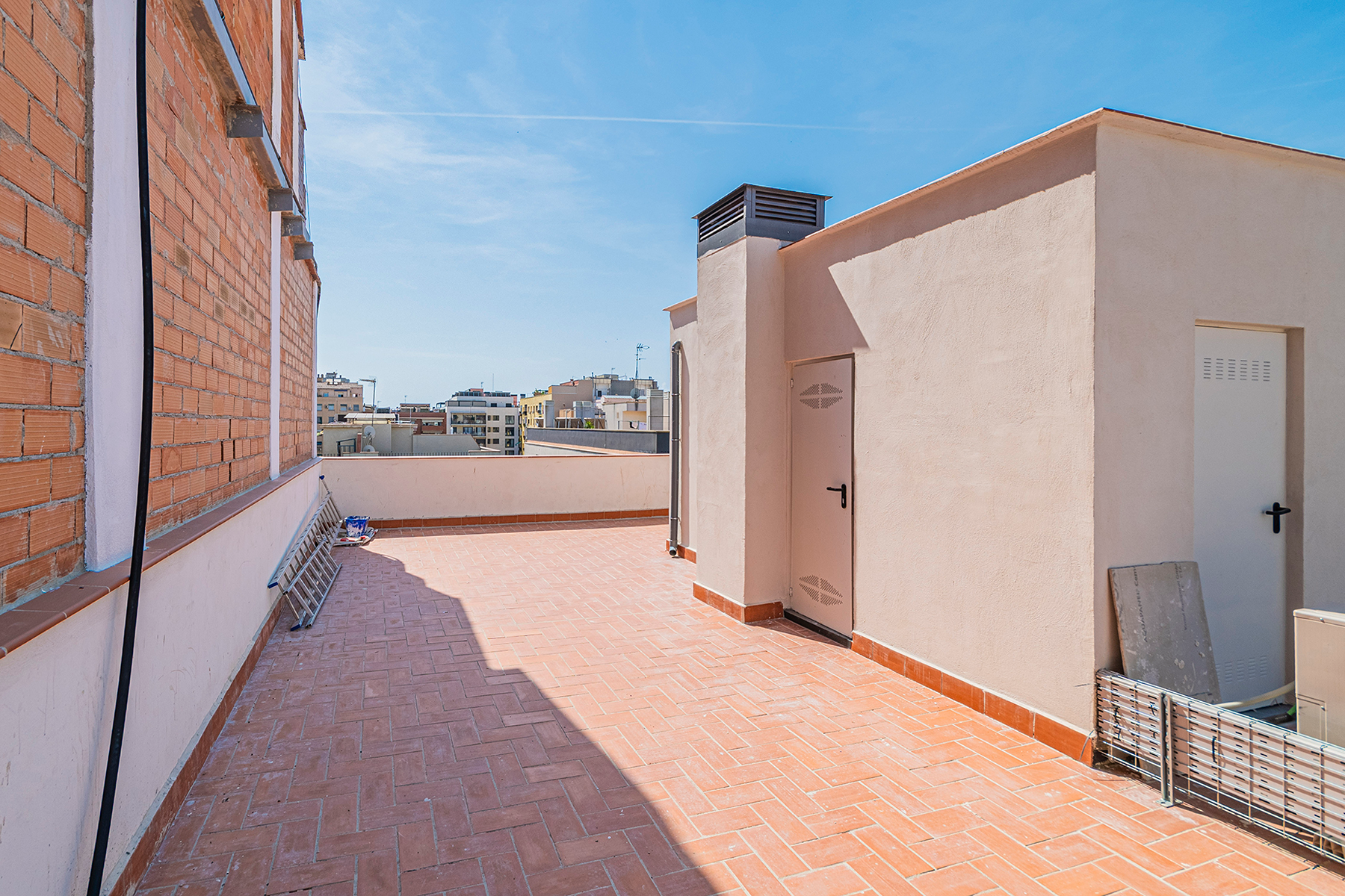  Newly constructed duplex penthouse near the beach - 物件實景
