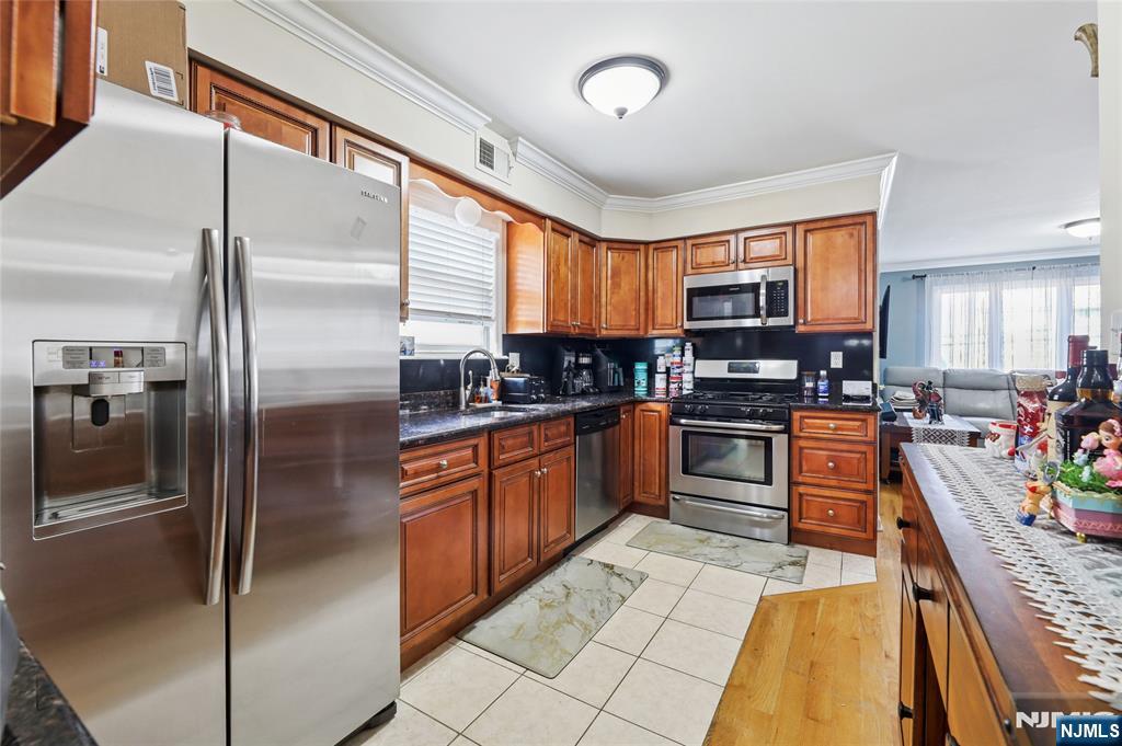 Harrison, New Jersey, 07029, United States, 5 Bedrooms Bedrooms, ,5 BathroomsBathrooms,Residential,For Sale,1985698