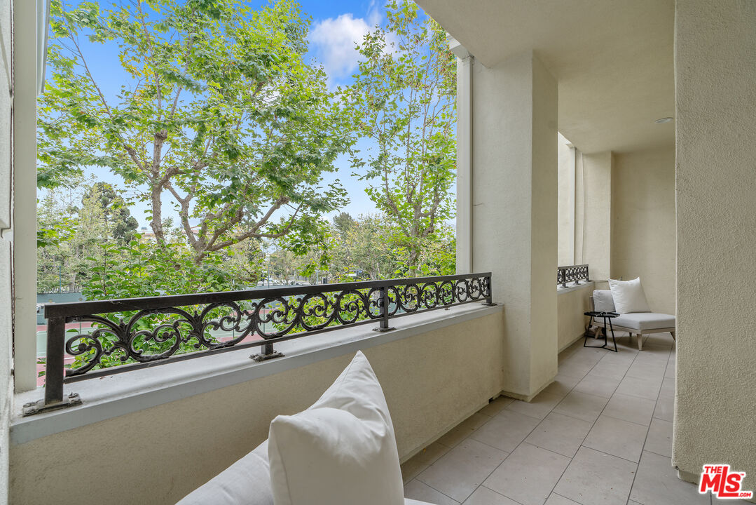 Los Angeles, California, 90067, United States, 2 Bedrooms Bedrooms, ,3 BathroomsBathrooms,Residential,For Sale,1901982
