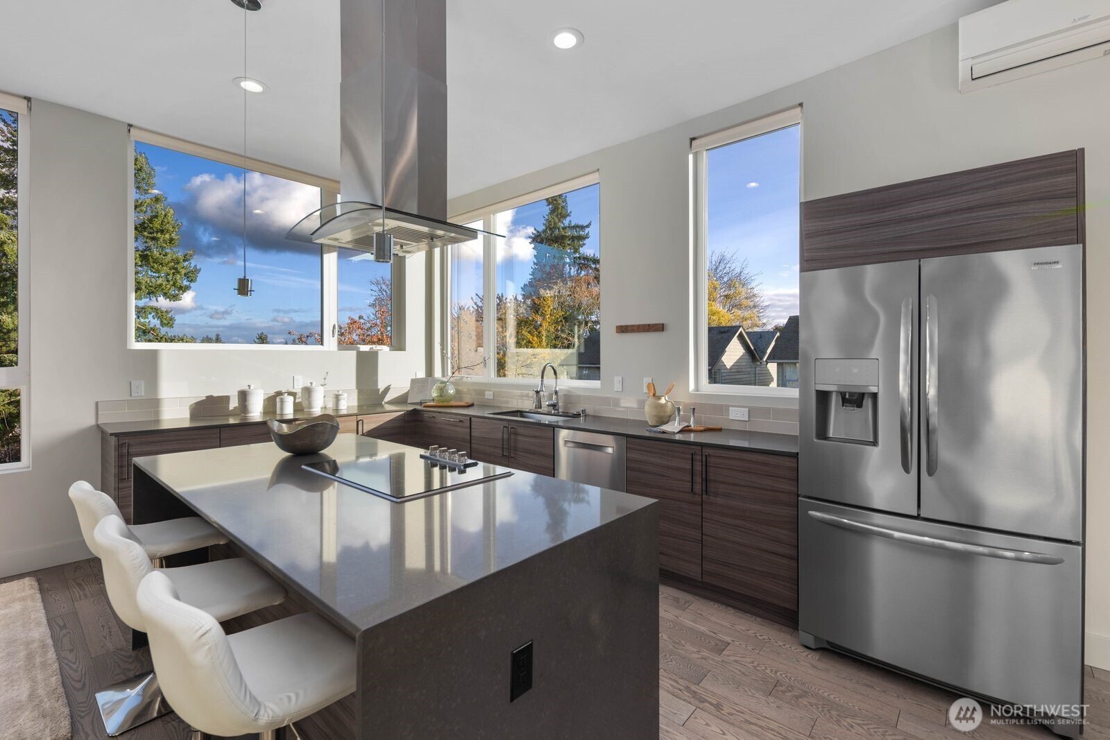 Seattle, Washington, 98103, United States, 3 Bedrooms Bedrooms, ,2 BathroomsBathrooms,Residential,For Sale,1990926