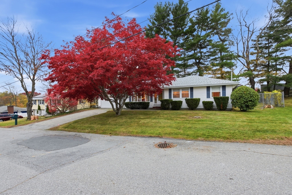 Methuen, Massachusetts, 01844, United States, 3 Bedrooms Bedrooms, ,1 BathroomBathrooms,Residential,For Sale,1987620